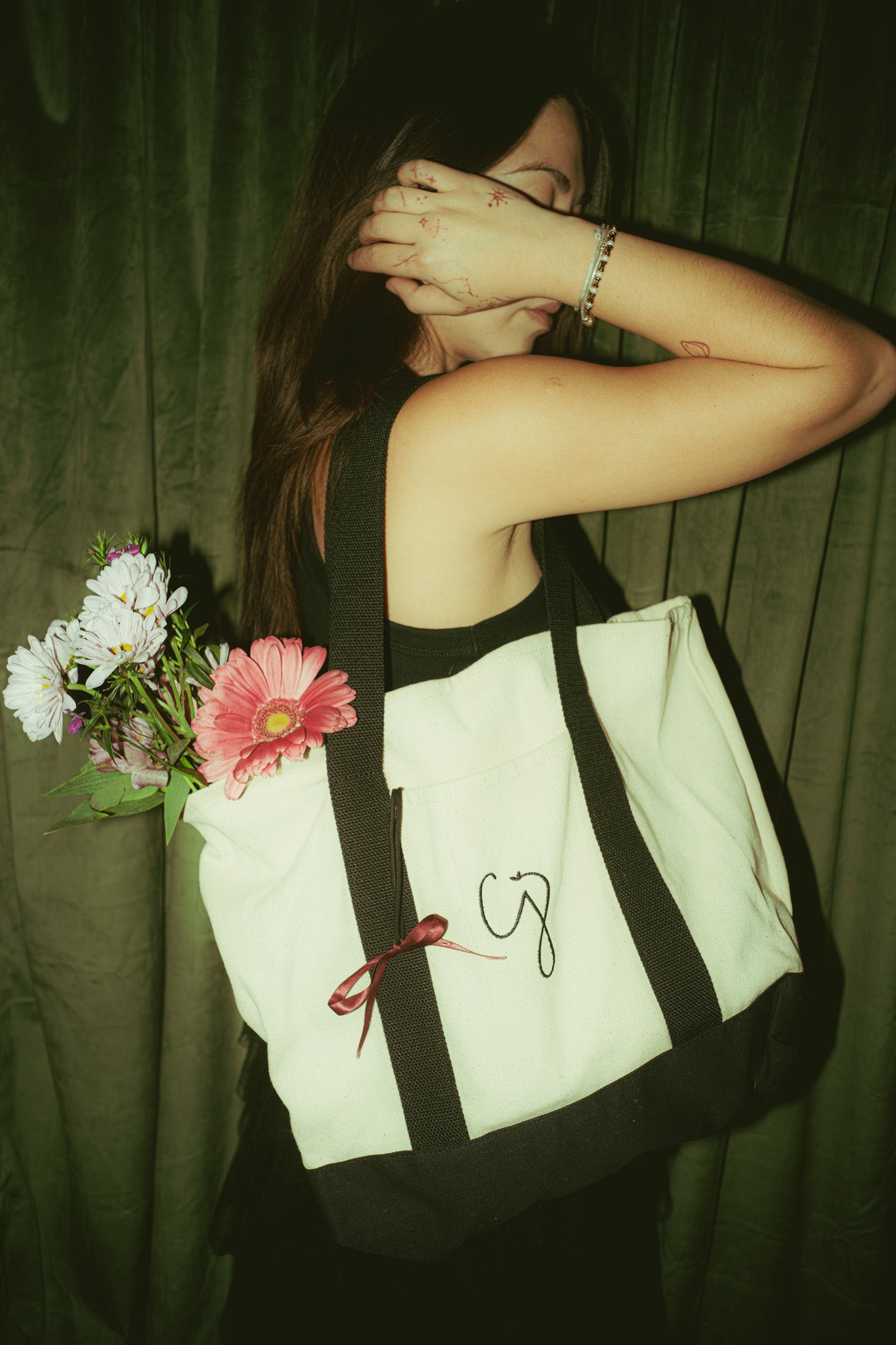 cj ~ essentials tote bag ✦