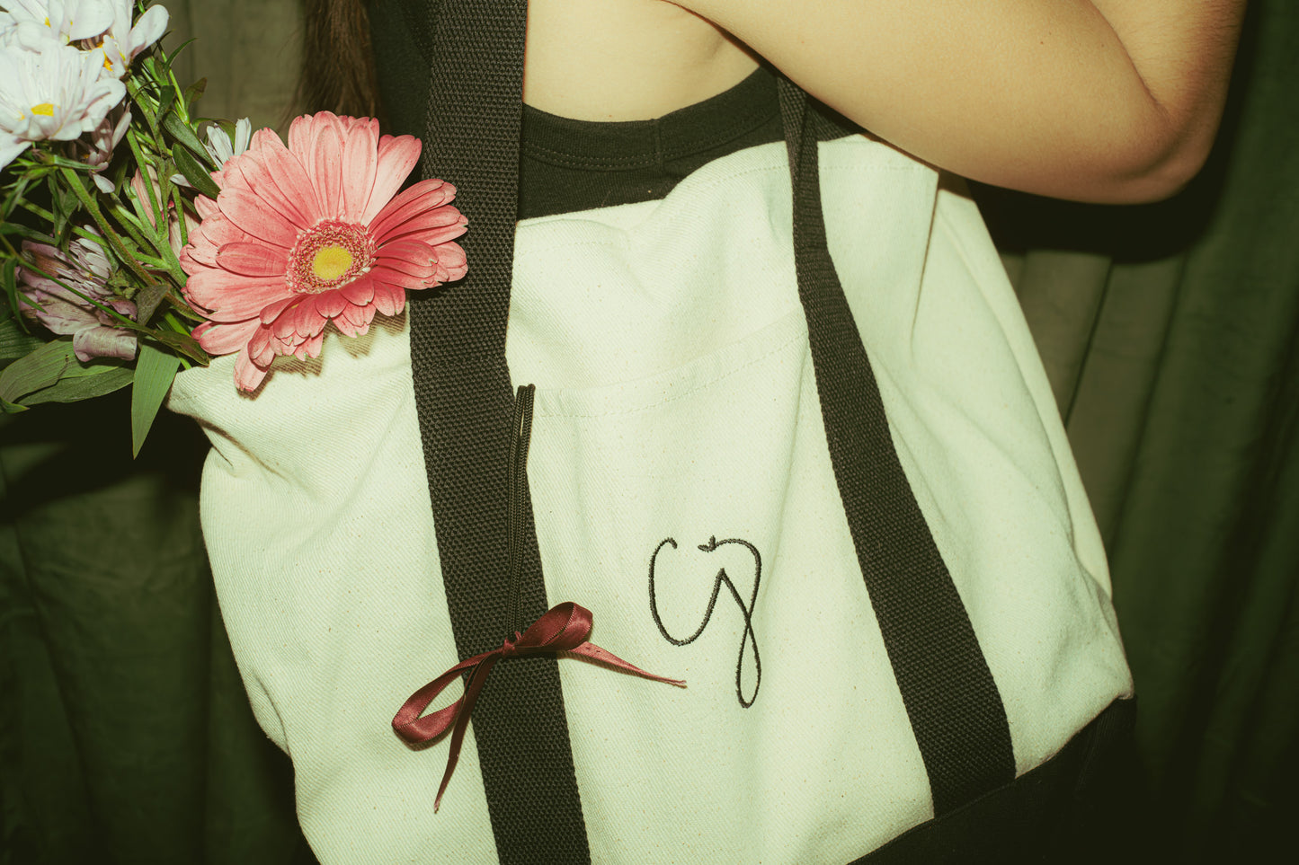 cj ~ essentials tote bag ✦